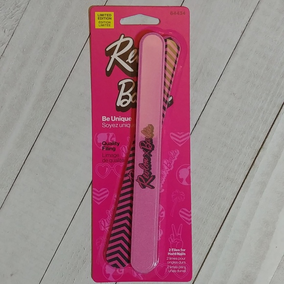 NEW Halle Berry Cat Woman 2004 Barbie + FREE Item - Picture 6 of 7